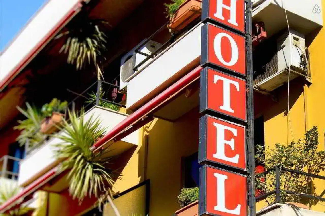 Lugano Hotel Tiranë Luaran gambar