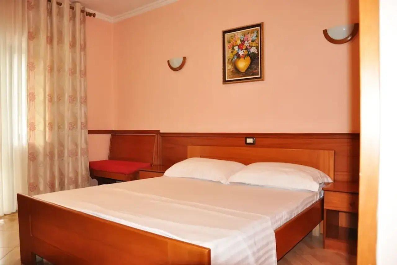 Lugano Hotel Tiranë Luaran gambar