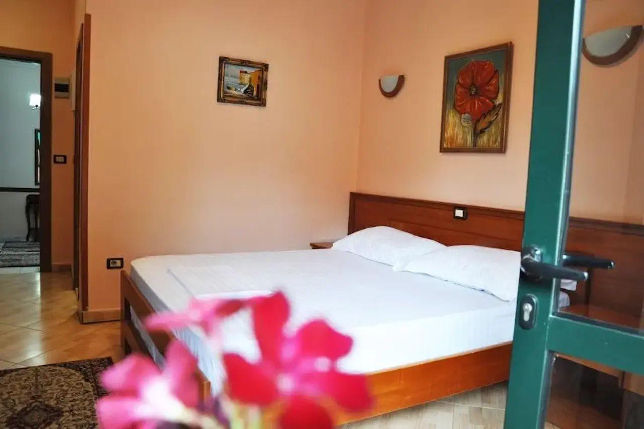 Lugano Hotel Tiranë Luaran gambar