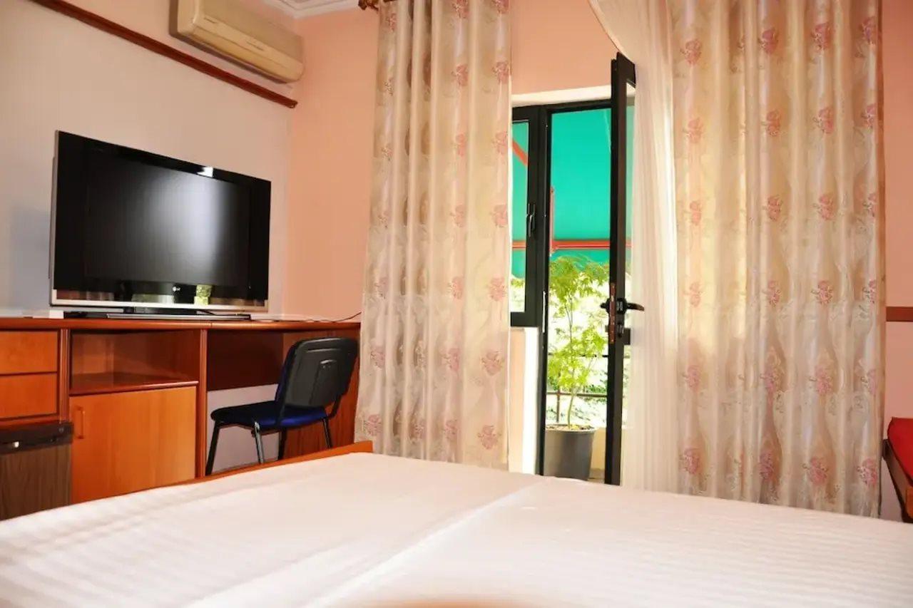 Lugano Hotel Tiranë Luaran gambar