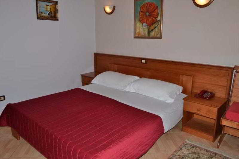 Lugano Hotel Tiranë Luaran gambar
