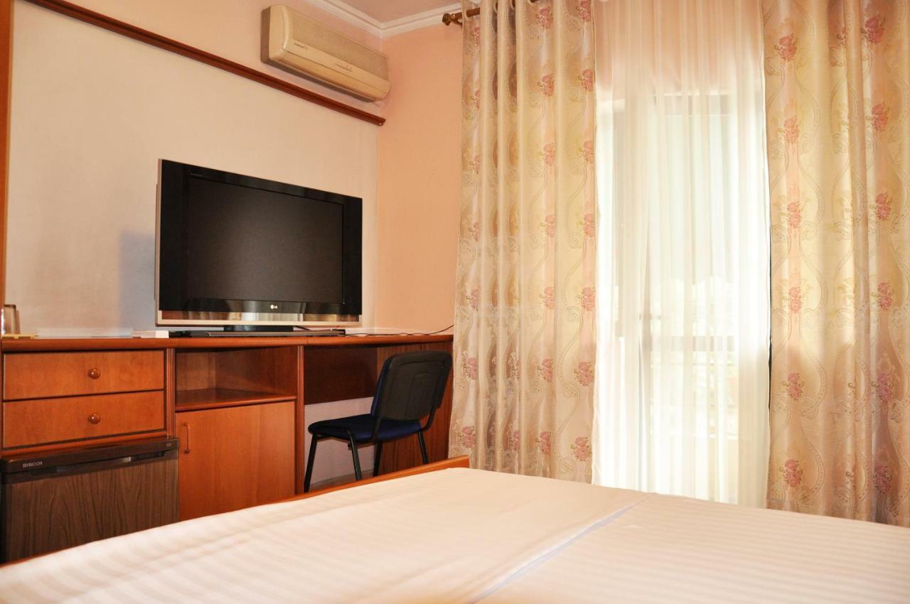 Lugano Hotel Tiranë Luaran gambar
