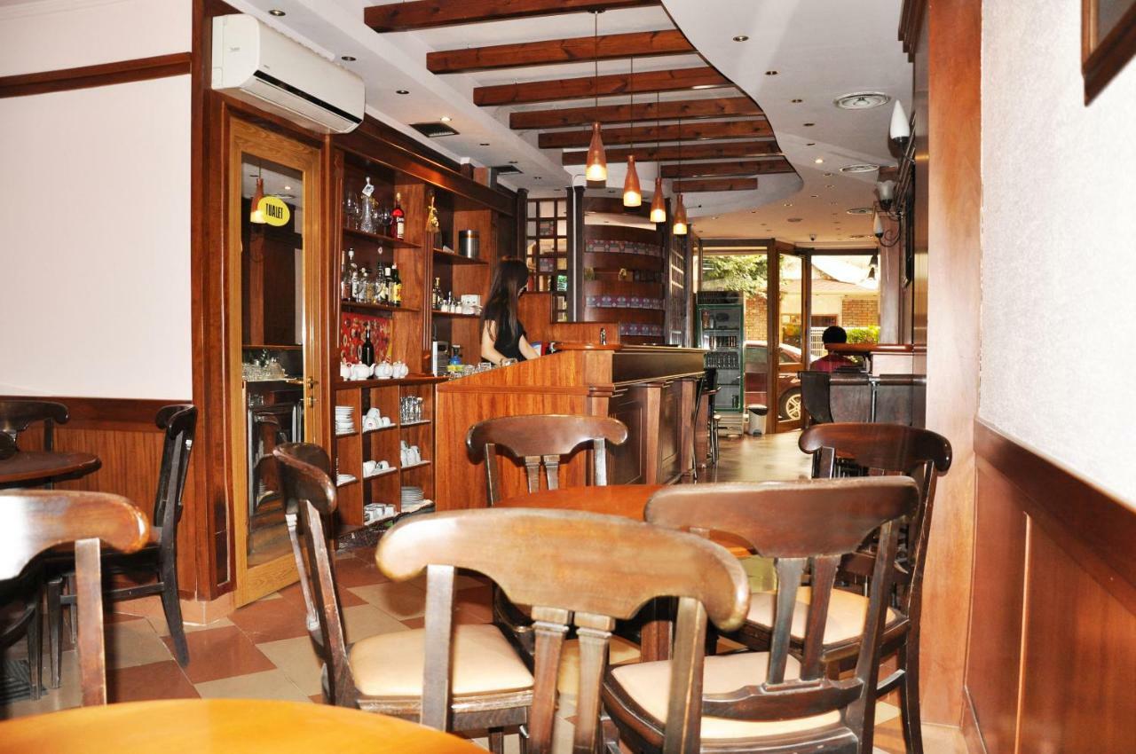 Lugano Hotel Tiranë Luaran gambar