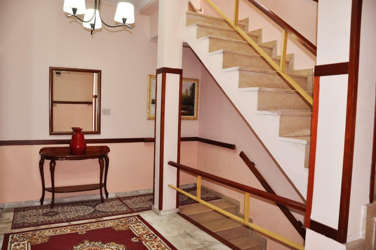 Lugano Hotel Tiranë Luaran gambar