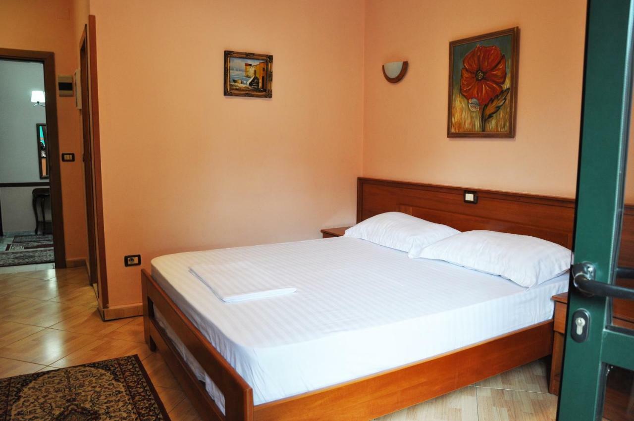 Lugano Hotel Tiranë Luaran gambar