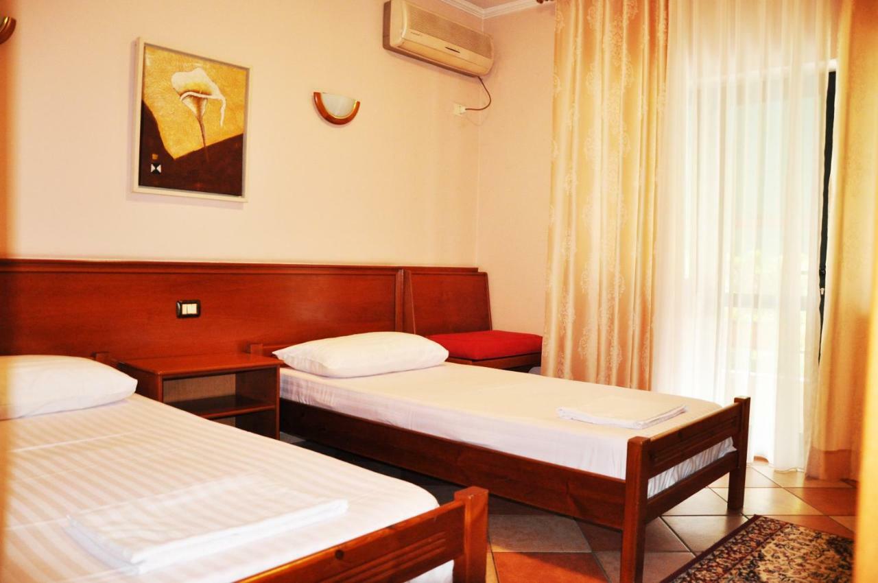 Lugano Hotel Tiranë Luaran gambar